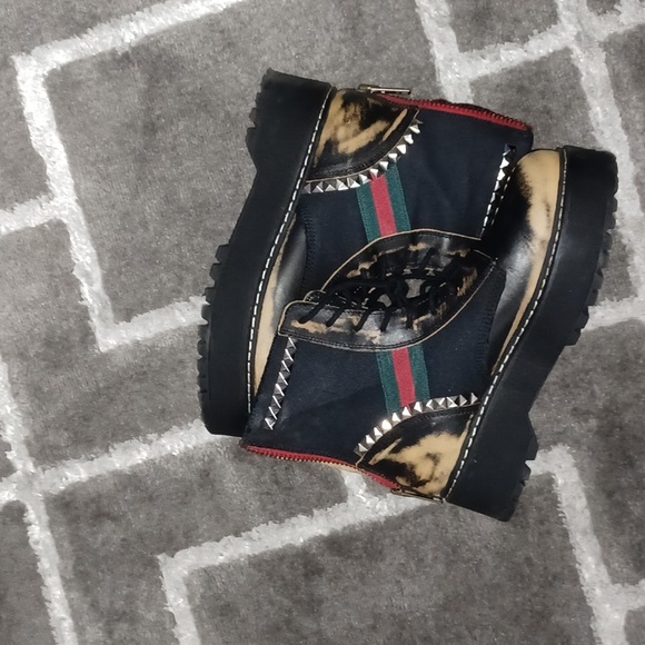 Stylish Black and Tan Women's Boots size 10. Steve Madden - Picture 6 of 8